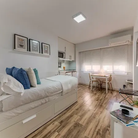Holidays2malaga Malagueta Beach Apartamento *